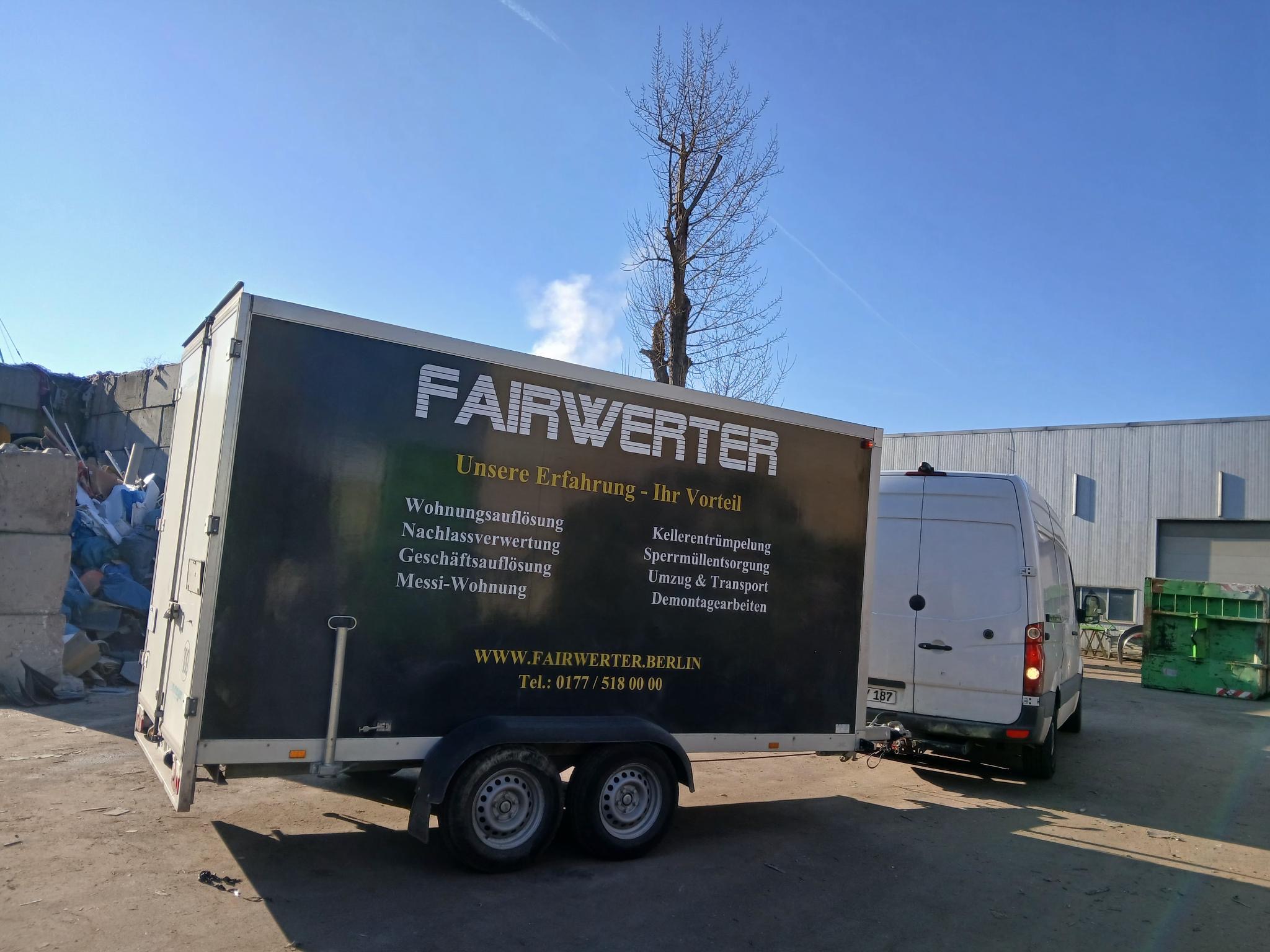 Sperrmüll, hier unser Transporter mit Anhänger auf einem Entsorgungshof