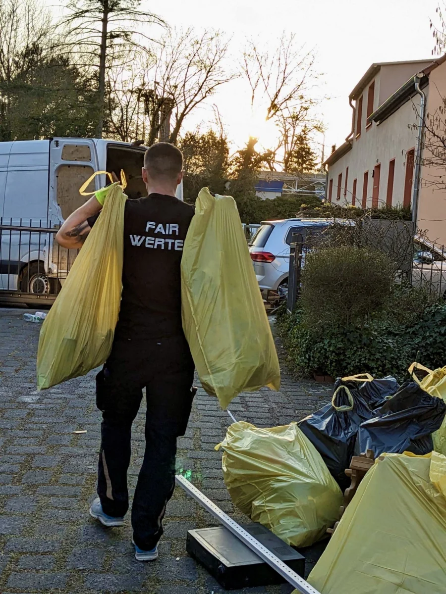 FAIRwerter_Hausräumung Entrümpler bei einer Berliner Hausräumung